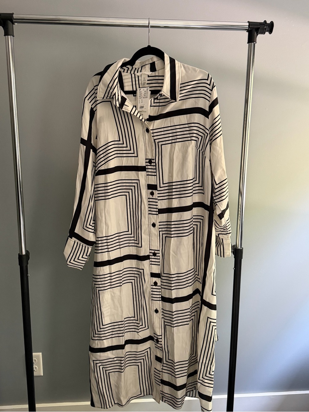 H&M Black and White Geometric Long Sleeve Shirt Dress with Belt - Picture 3 of 5